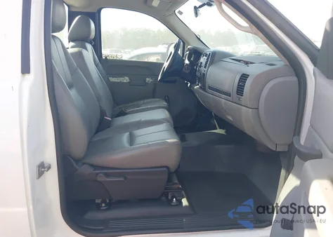 2011 Chevrolet Silverado 1500 Work Truck z USA, uszkodzony, nr VIN 1GCNCPEA8BZ132218